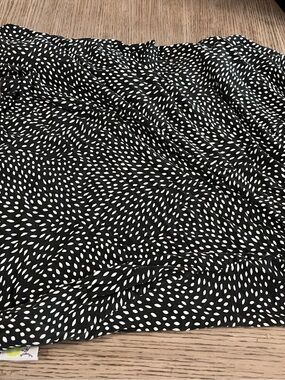 Goldbug Nursing Car Seat Cover Black White Dot